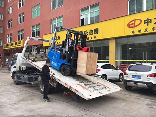 廈門電動叉車公司，銷售比亞迪電動叉車2.5噸一臺